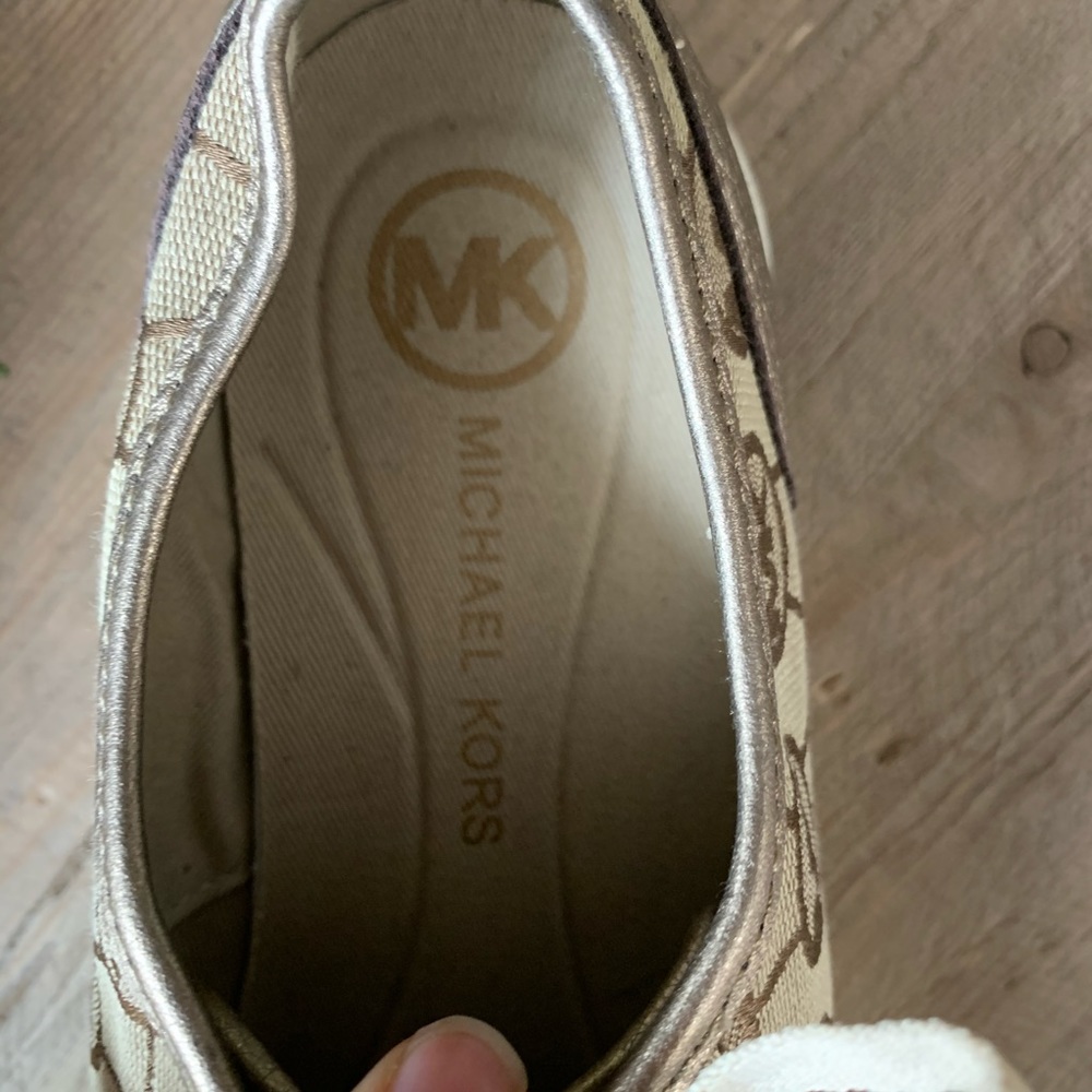 Beautiful Michael Kors Bronze MK logo sneakers 8.5 - Picture 4 of 5